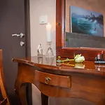 Theatre Luxury Bed & Breakfast 4*