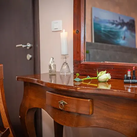 Theatre Luxury Nocleg ze śniadaniem 4*