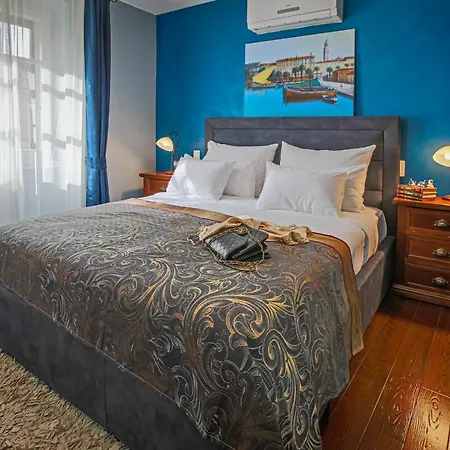 Couette-café Theatre Luxury 4*
