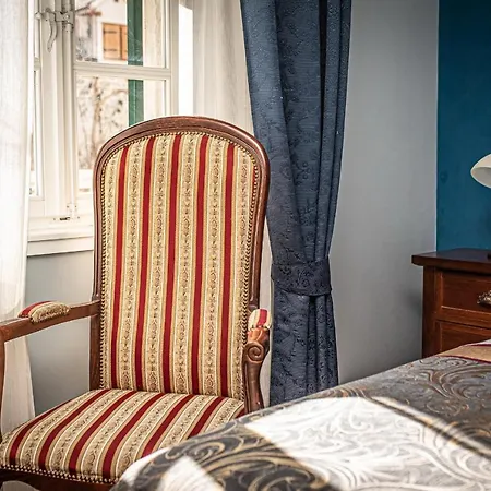 Bed & Breakfast Theatre Luxury