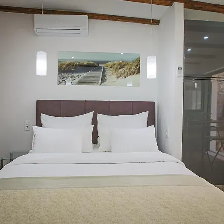 Bed & Breakfast Theatre Luxury
